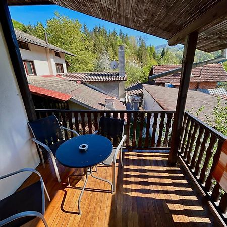 Luylyana Guesthouse Ribarica Esterno foto