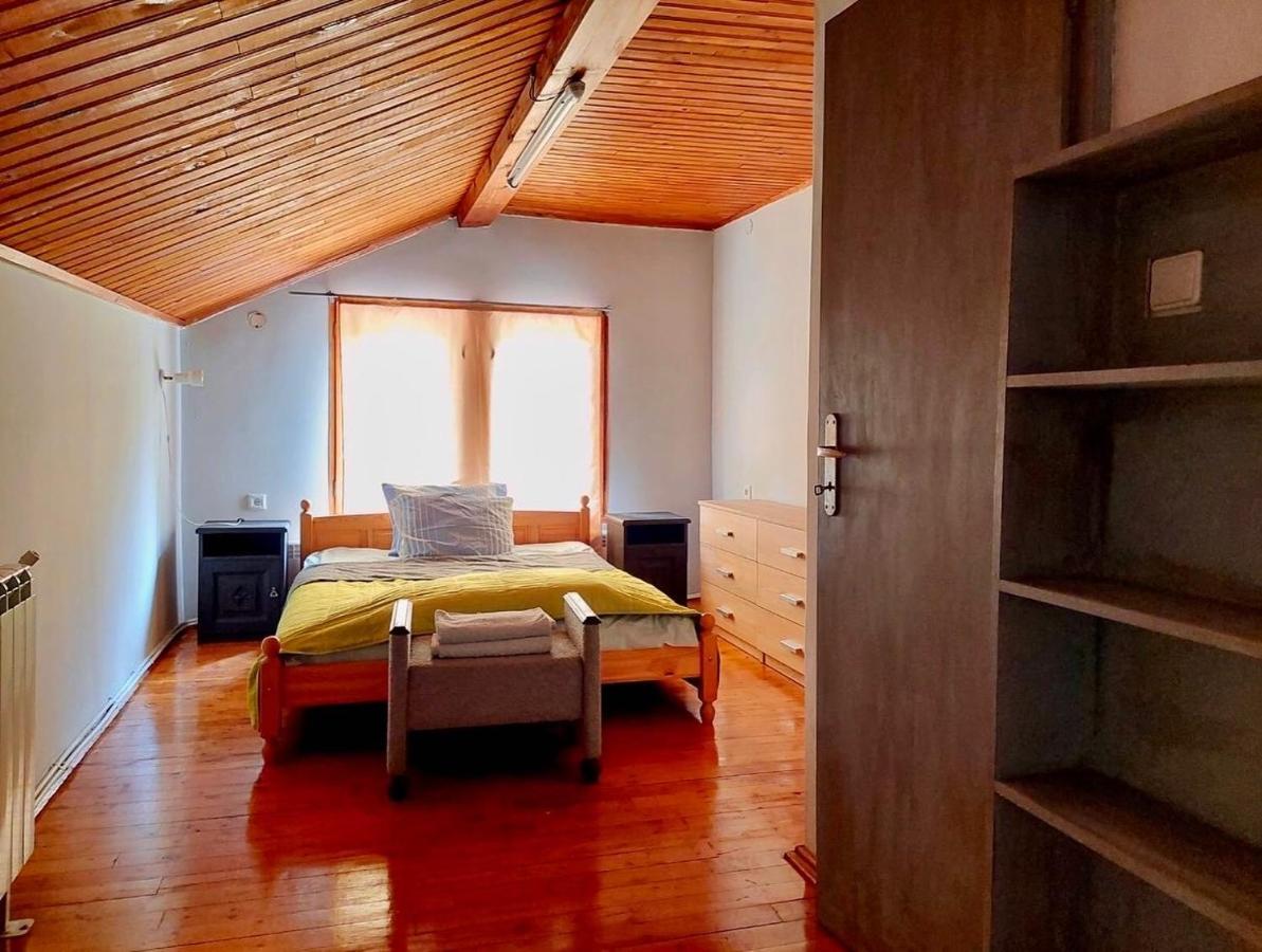 Luylyana Guesthouse Ribarica Esterno foto