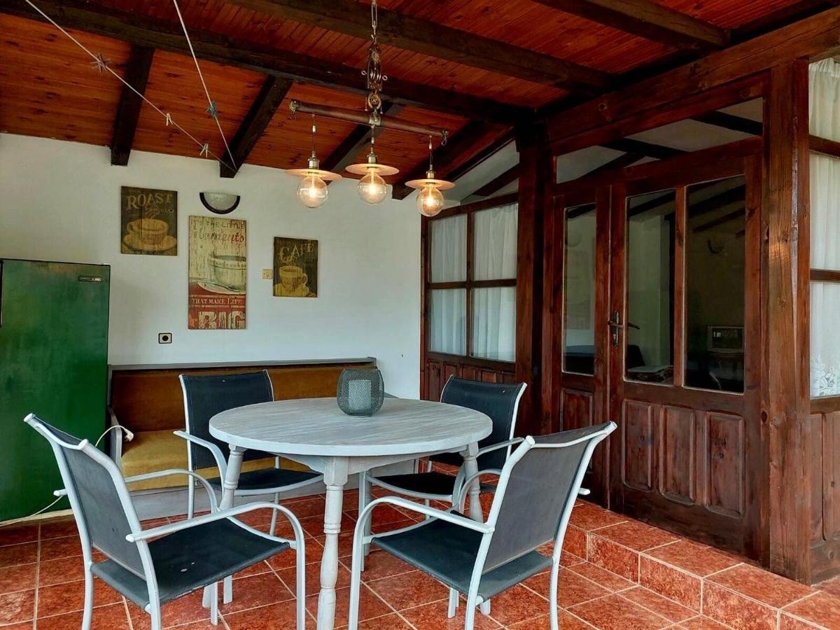 Luylyana Guesthouse Ribarica Esterno foto