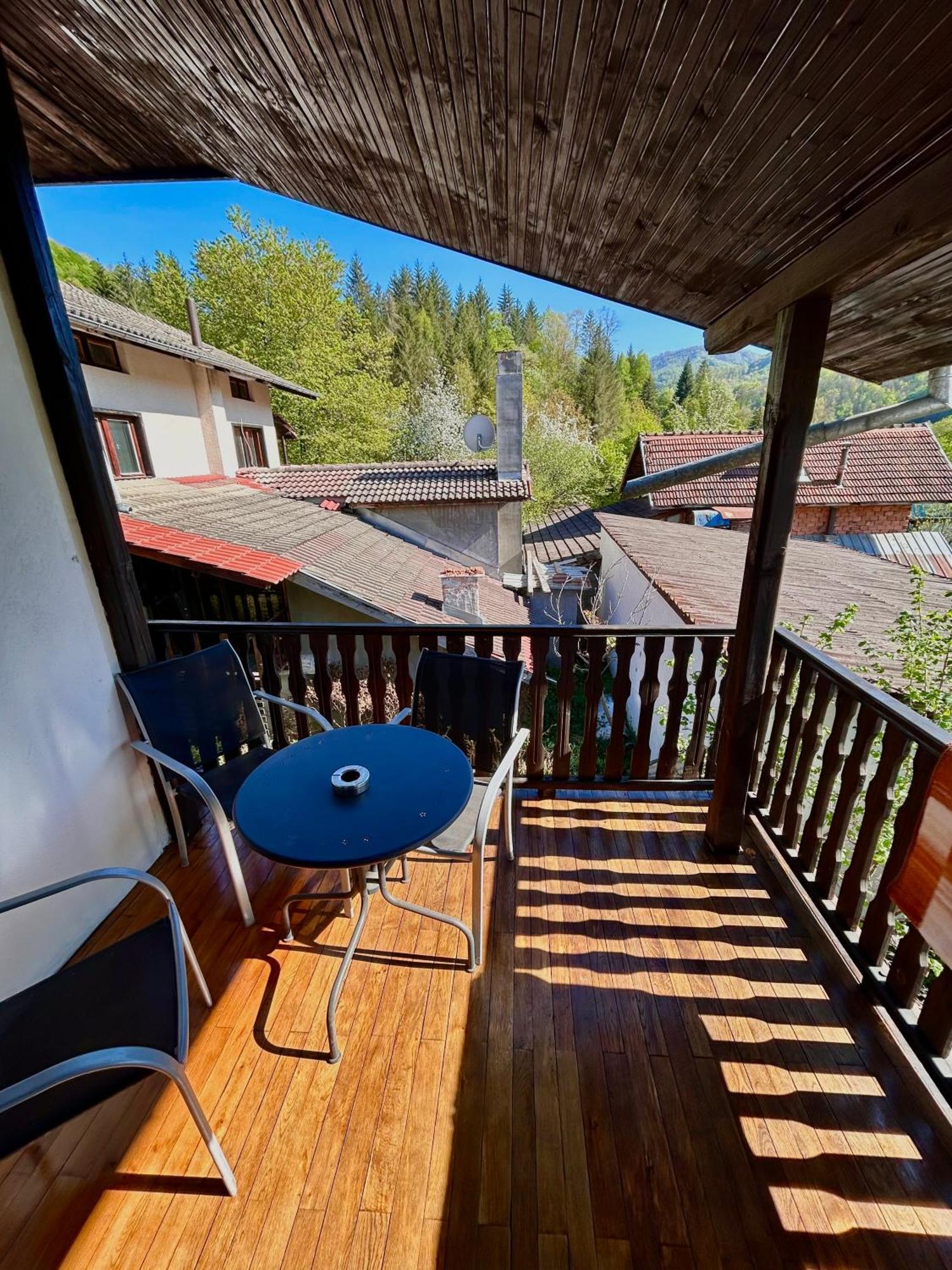 Luylyana Guesthouse Ribarica Esterno foto