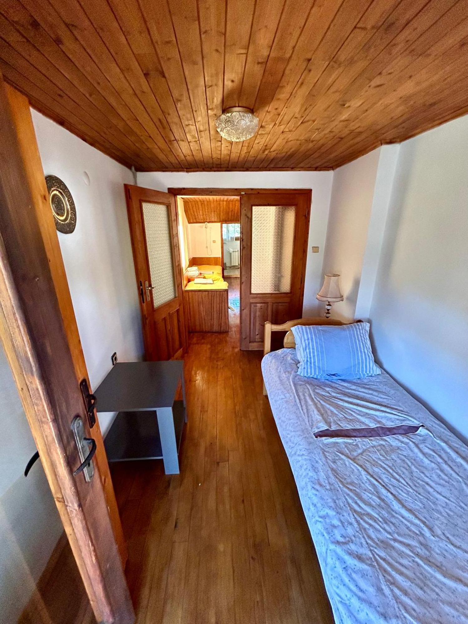 Luylyana Guesthouse Ribarica Esterno foto