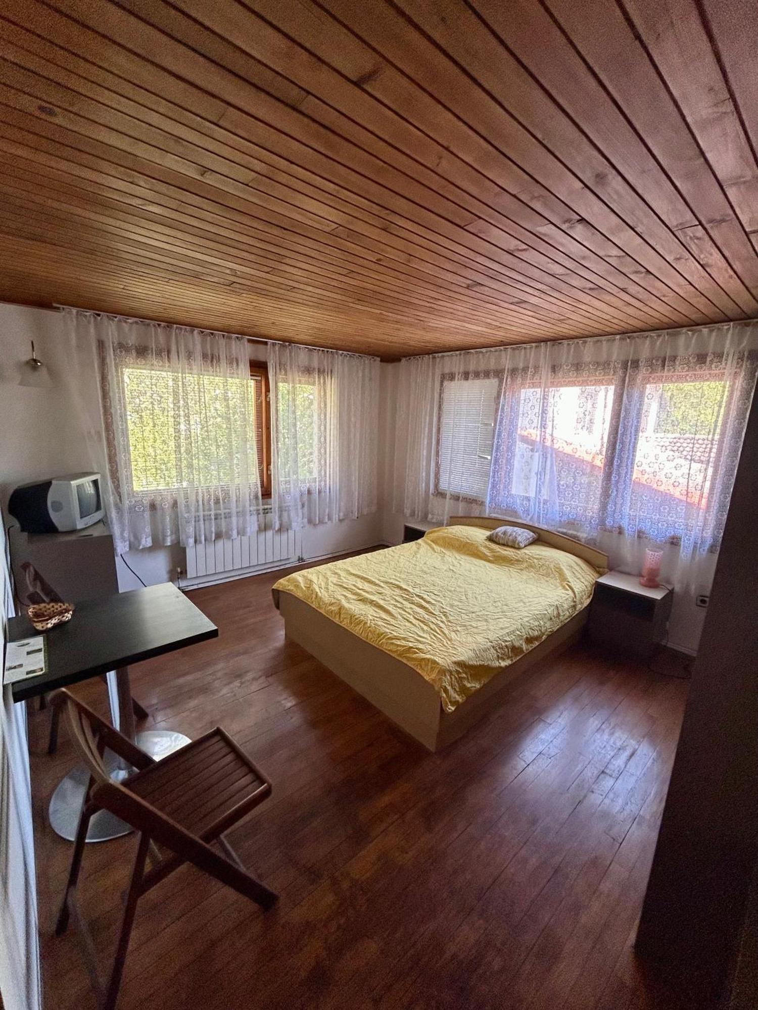 Luylyana Guesthouse Ribarica Esterno foto