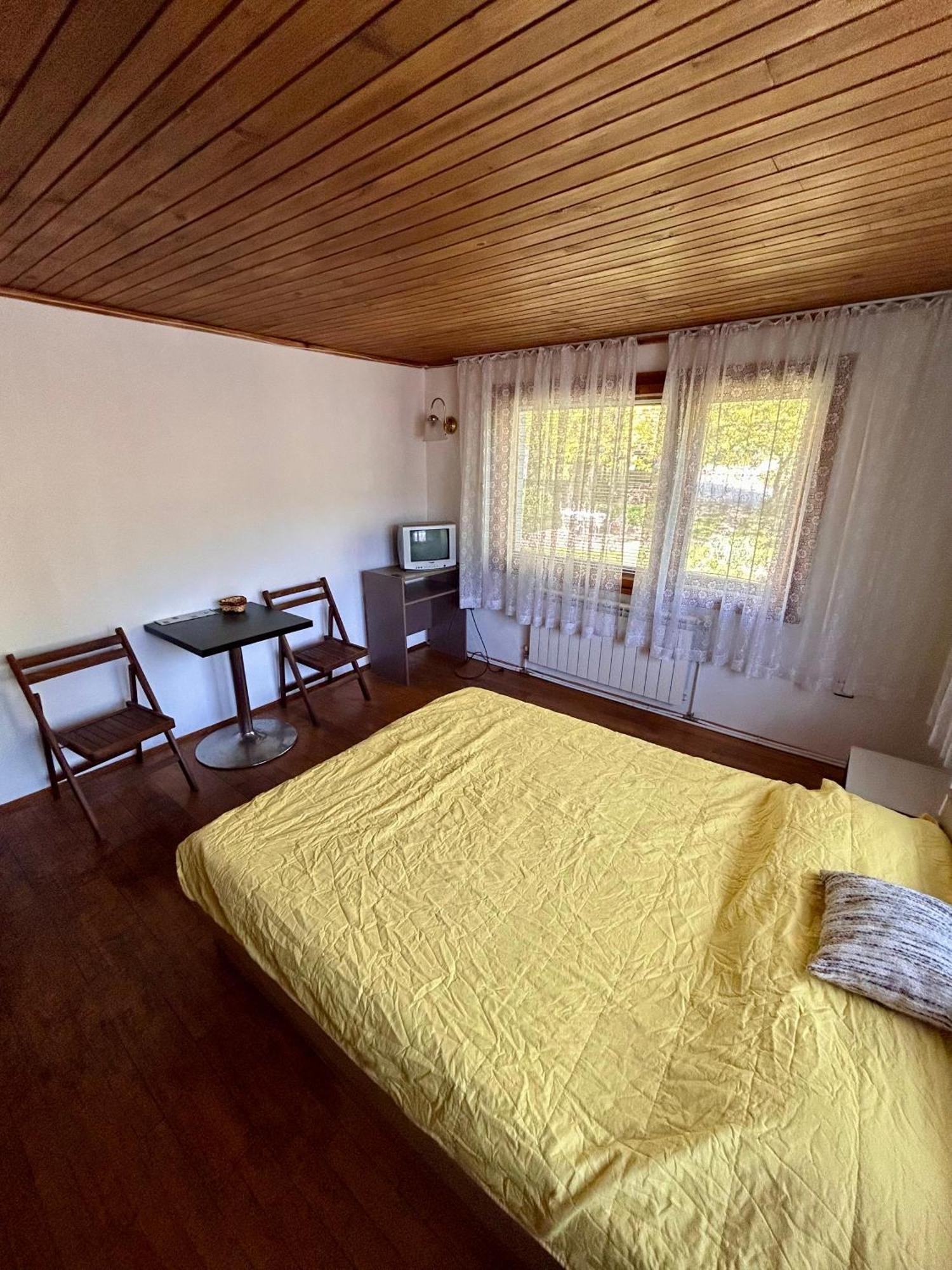 Luylyana Guesthouse Ribarica Esterno foto