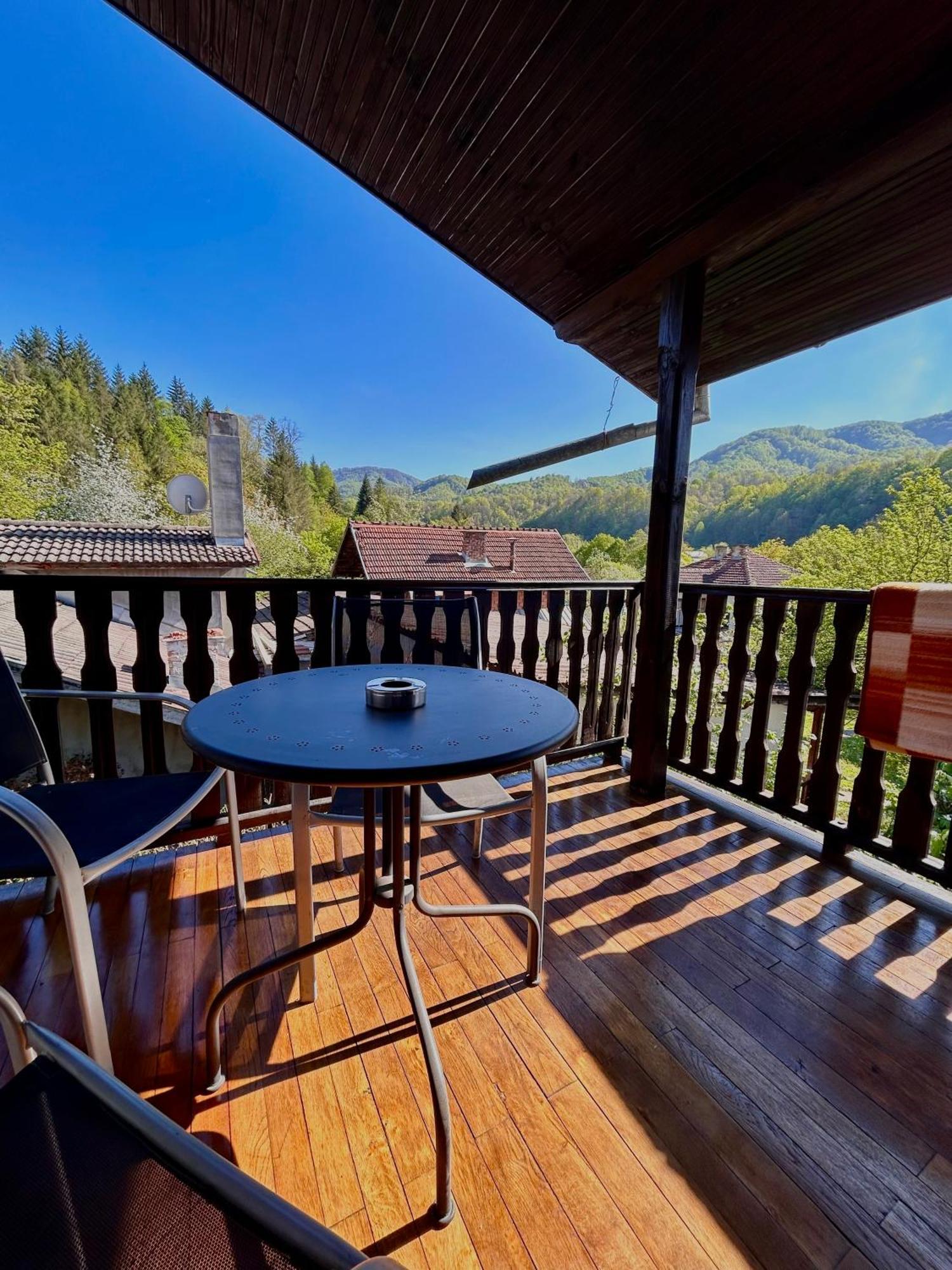 Luylyana Guesthouse Ribarica Esterno foto