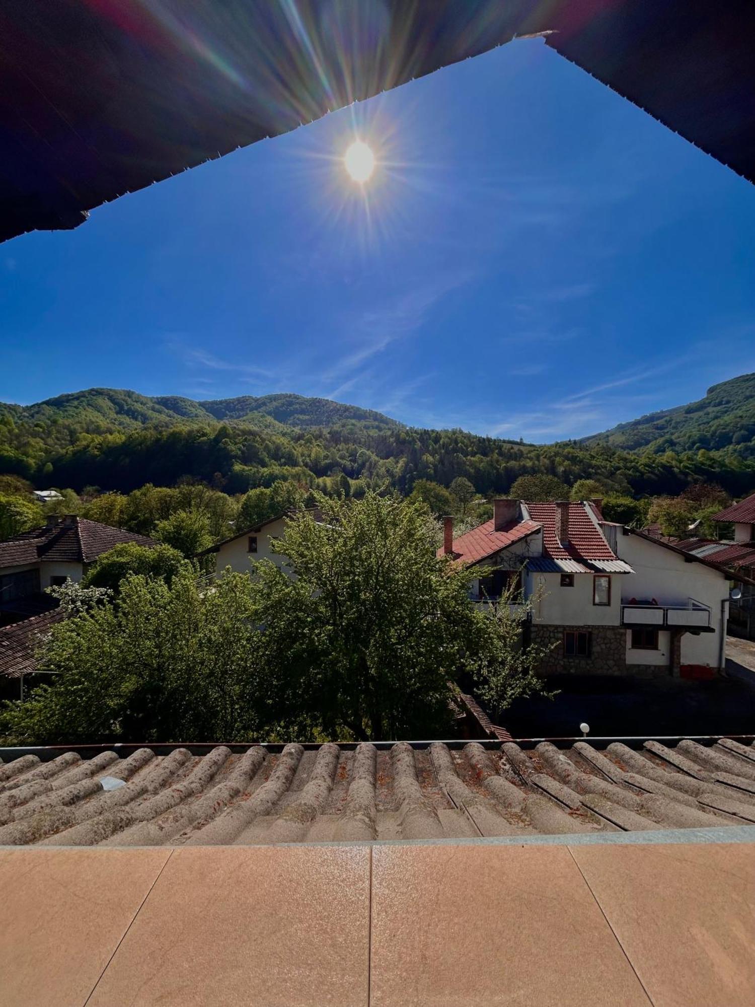 Luylyana Guesthouse Ribarica Esterno foto