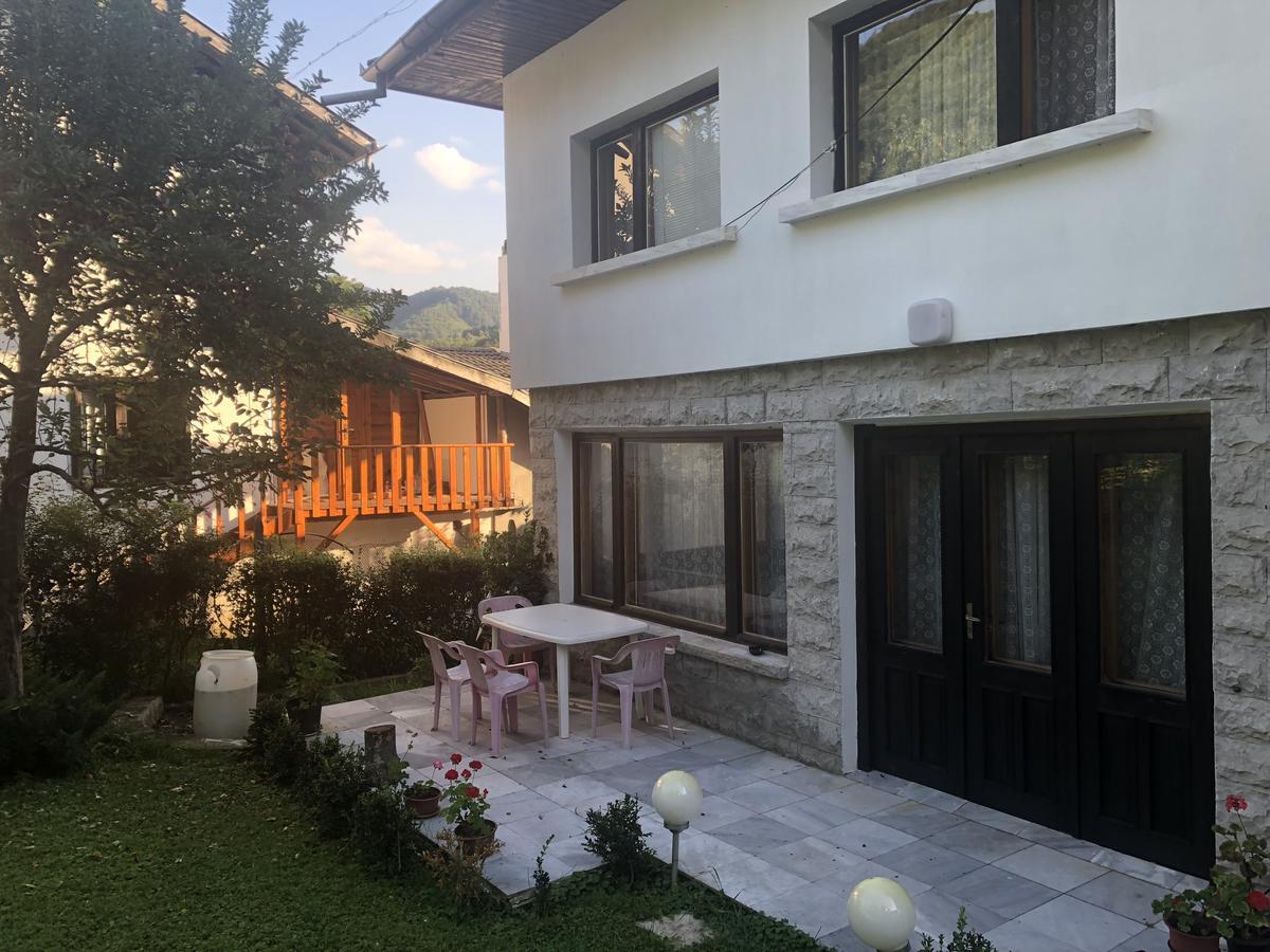 Luylyana Guesthouse Ribarica Esterno foto